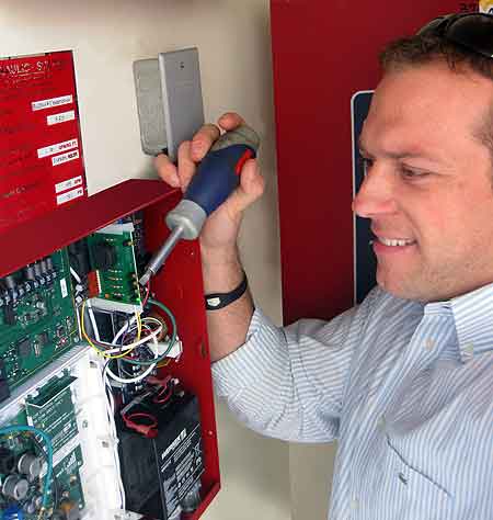 Rés a pajzson. A tűzvédelmi rendszerek hibái, bevezető gondolatok.