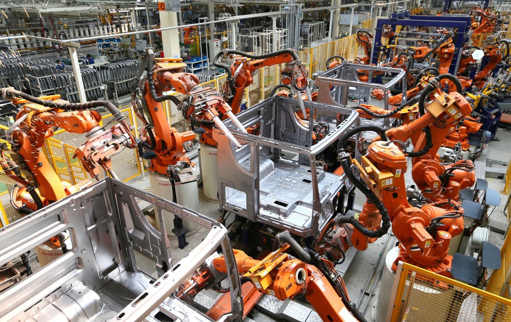 Az ipari robotokat is veszélyezteti a kiberbűnözés Forrás: AFP.