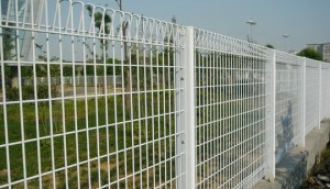 Az OTÉK és a vagyonvédelem (Kép forrása: www.weldmeshfence.com)