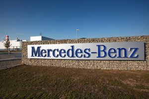 Biztonság a Mercedes gyárban (forrás: vezess.hu)