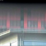 Tükröződés egy hagyományos dóm kamerában 20°C-os döntés és 20x zoom mellett