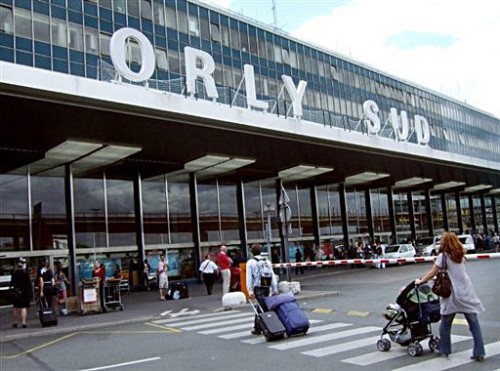 Májustól arcfelismerő kamera a párizsi reptereken Forrás: tickair.hu