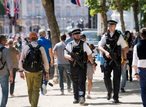 Londoni rendőrök fejkamerával. Az Egyesült Államokban már bevált a módszer Forrás: AFP